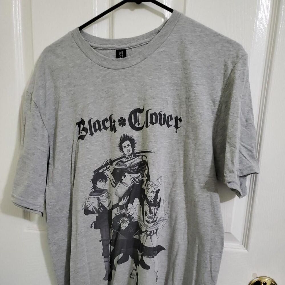 Black Clover Black Bulls Anime Crunchyroll Gray Short Sleeve Tee L